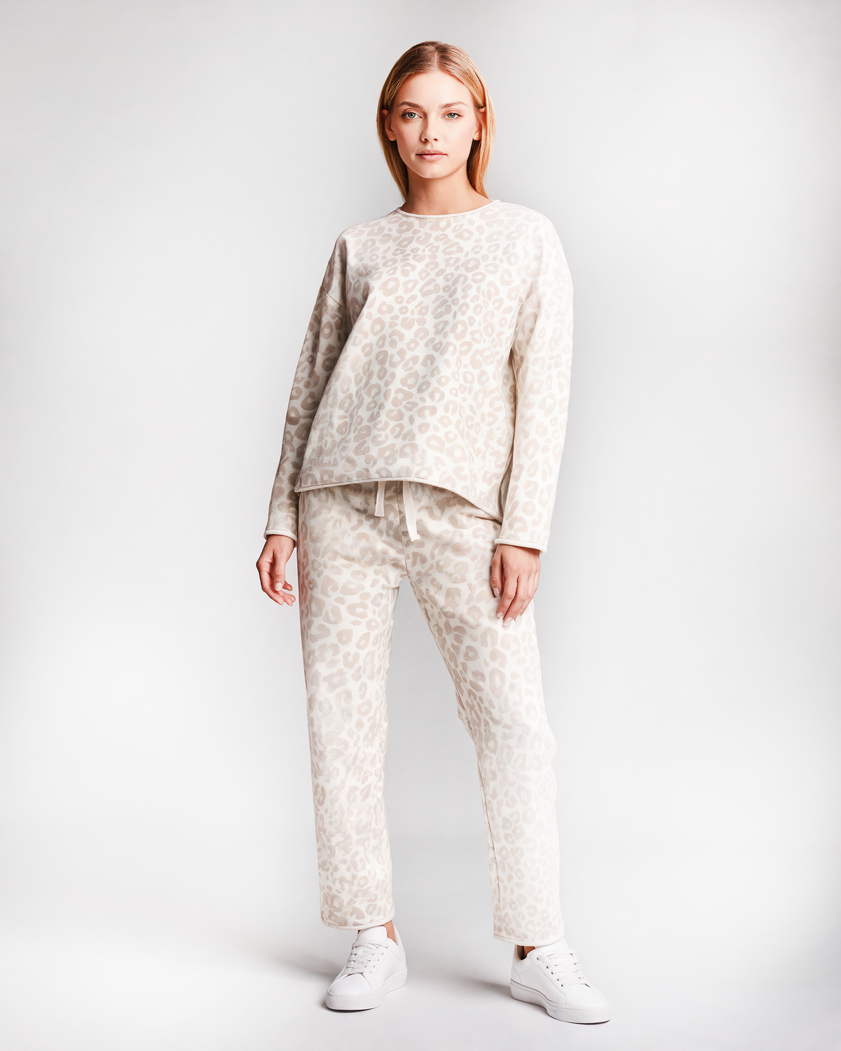 Damen Travel Set aus Sweatshirt & Sweatpants Off White Leo - Milano