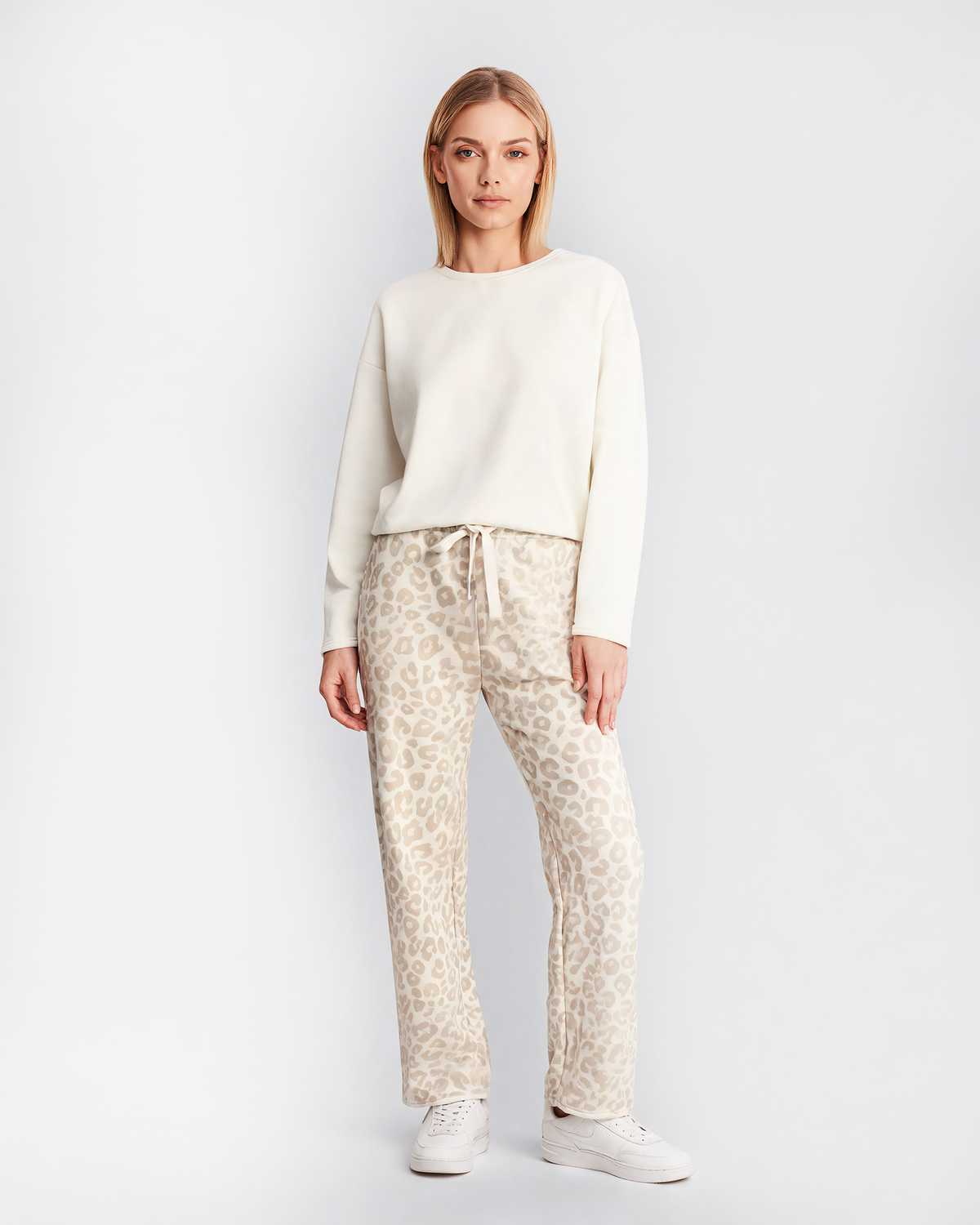 Damen Travel Set aus Sweatshirt Cloudy & Sweatpants Leo Off White - Milano