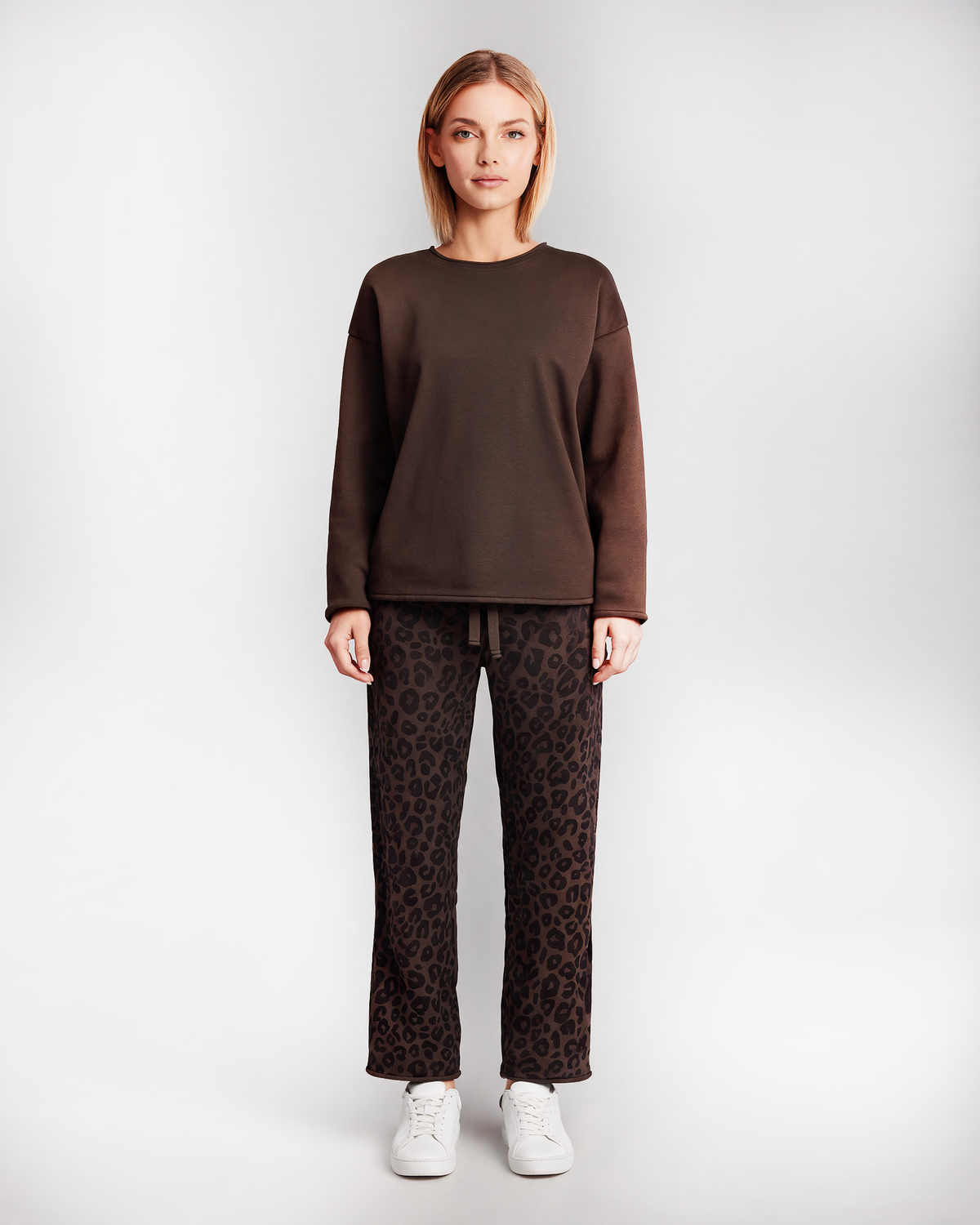 Damen Travel Set aus Sweatshirt Chocolate Brown & Sweatpants Leo Chocolate Brown - Milano