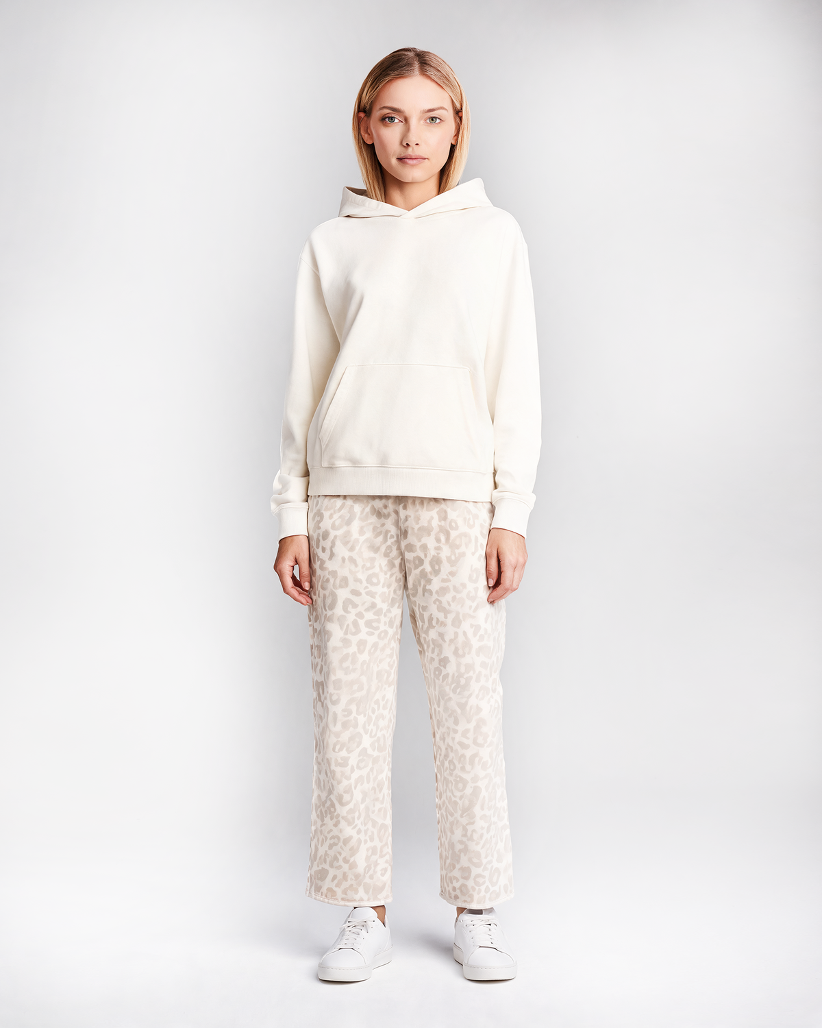 Damen Travel Set aus Hoodie Cloudy & Sweatpants Leo Off White - Oslo